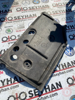 1T1819593B volkswagen caddy 2004-15 sol göğüs alt kaplaması