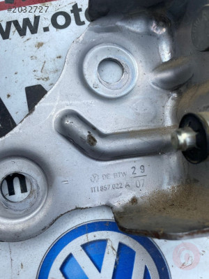 1T1857022A volkswagen caddy göğüs bağlantı demiri sağ