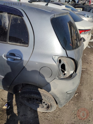 Toyota Yaris sol arka çamurluk