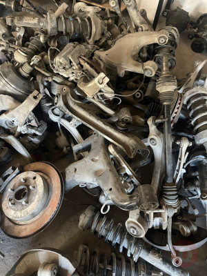 BMW ÇIKMA E71 SAĞ ÖN TAŞIYICI