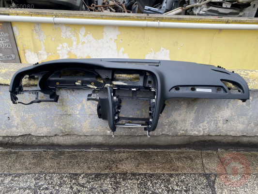 AUDİ 8K1857069 A4 SİYAH GÖĞÜS TORPİTO