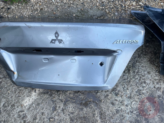 Mitsubishi attrage arka bagaj çıkma