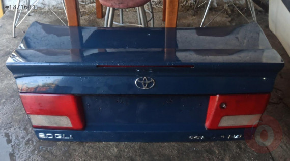 Toyota carina bagaj kapağı