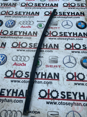 1T0823707A volkswagen caddy 2008 ön kaput lastiği