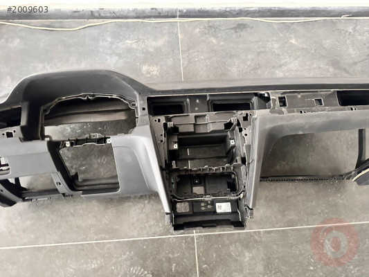 VOLKSWAGEN PASSAT B8 GÖĞÜS TORPİDO SİYAH 2015 HOPARLÖRSÜZ 3G