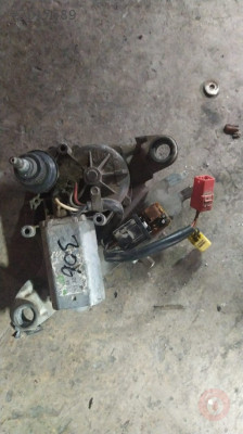 306 arka silecek motoru çıkma