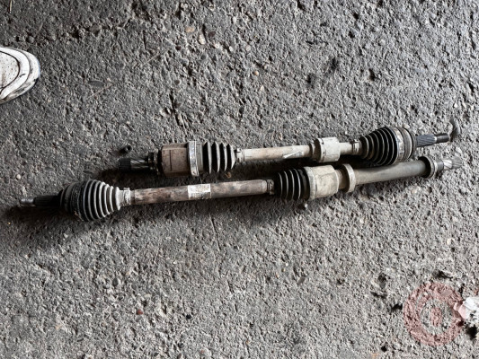 1.2 Clio hb sağ sol aks orijinal