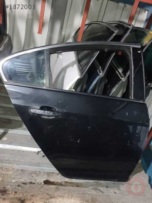 opel insignia sağ arka kapı siyah renk