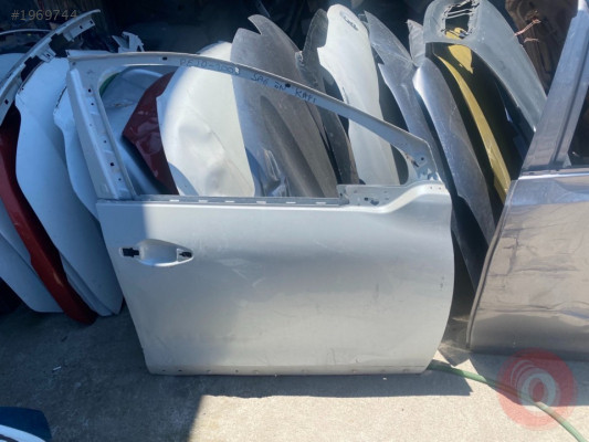Peugeot 2008 çıkma sağ ön kapı
