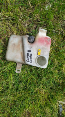 Corsa combo silecek su bidonu çıkma