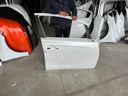 Opel Corsa e sağ ön kapı çıkma