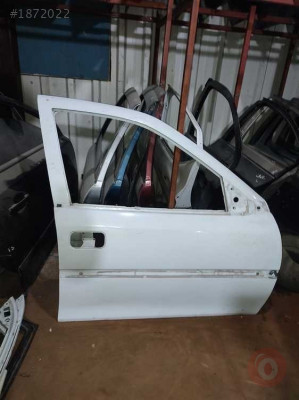 opel vectra b sağ ön kapı beyaz renk