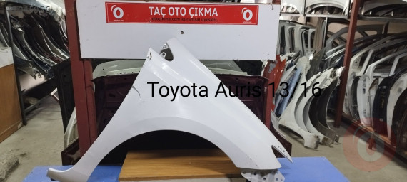 Toyota Auris çıkma sağ ön çamurluk