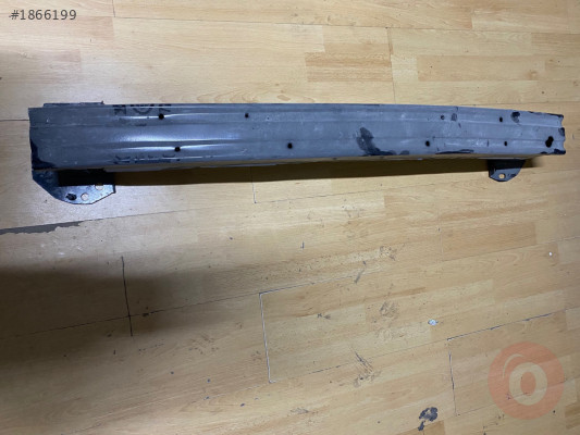752101146R Clio 5 ön tampon demiri