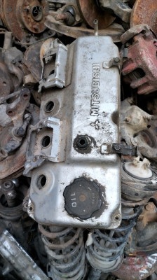 Mitsubishi carisma külbütör kapağı
