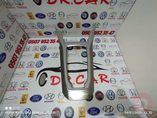 PEUGEOT 308 VİTES ÇERÇEVE KONSOLU ÇIKMA PARÇA