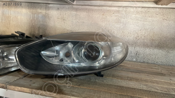 RENAULT FLUENCE MERCEKLİ SİYAH SOL ÖN FAR