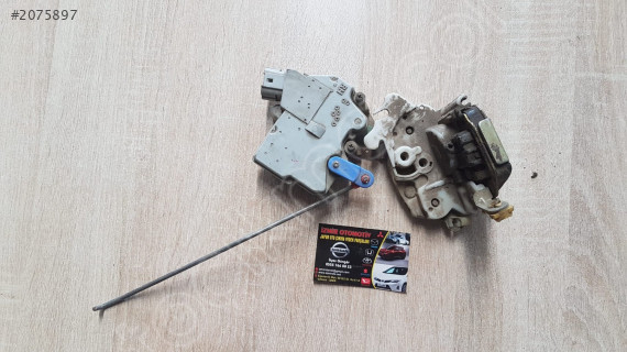 Nissan Terrano Sağ Ön Kapı Kilidi 97-02 ÇIKMA