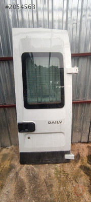 IVECO DAİLY SAĞ ARKA BAGAJ KAPAĞI