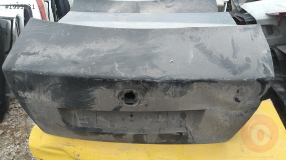 Volkswagen bora çıkma bagaj kapağı az hasarlı