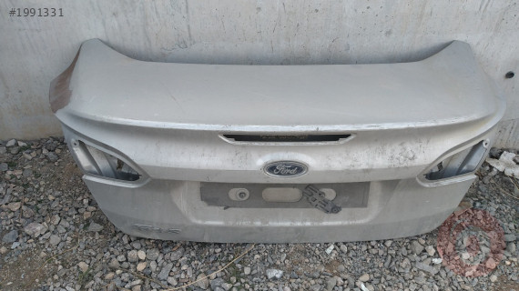 Ford focus 3 çıkma bagaj kapağı az hasarlı