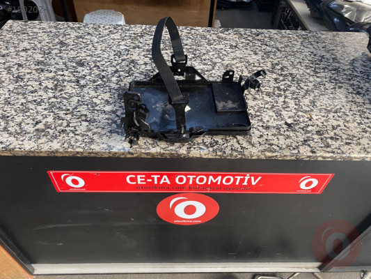 FİAT EGEA AKÜ ALT TAŞIYICI TABLA SÖKME ORJİNAL