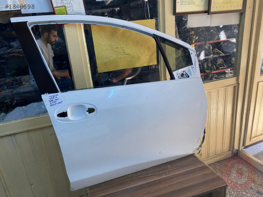 TOYOTA YARİS SAĞ ÖN KAPI 2012-2016 MODEL ORJİNAL ÇIKMA TEMİZ