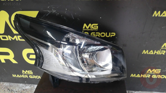 RENAULT TRAFİC 3 SAĞ FAR