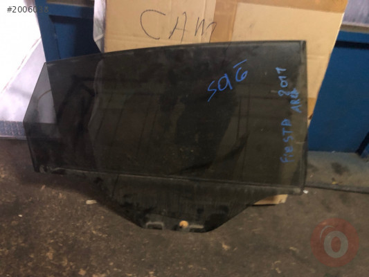 FORD FİESTA 2009/2015 SAG SOL ÖN KAPI CAMLARI