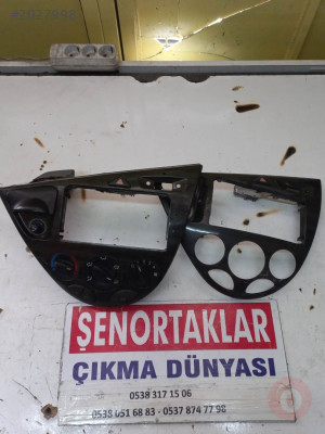 FORD FOCUS 1 ORJİNAL TEYP SAAT VE KLİMA ÜNİTESİ ÇERÇEVESİ