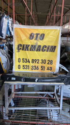 Mercedes w204 c serisi arka tampon demiri