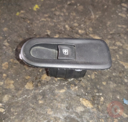 DACİA DUSTER SAĞ ARKA CAM DÜĞMESİ ORJİNAL