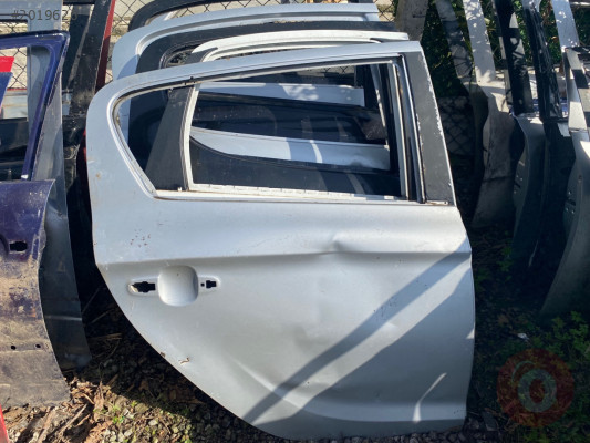 HYUNDAİ İ20 SAĞ ARKA KAPI