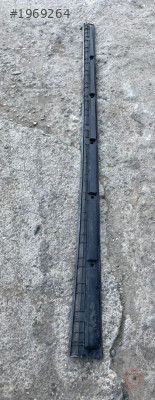 8V4854535A audi A3 sportback sol marşbiyel kaplaması braketi