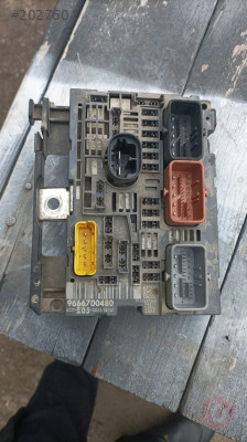 PEUGEOT 407 ÇİKMA SİGORTA TABLASI