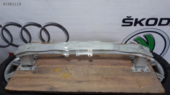 AUDİ A3 ÖN TAMPON DEMİRİ 8V4807109C ORJİNAL ÇIKMA PARÇA