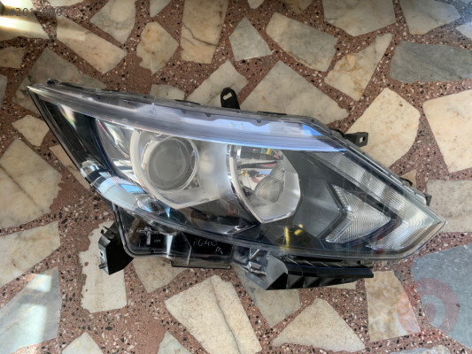 NİSSAN QASHQAİ ÇIKMA ORJİNAL SAĞ ÖN FAR