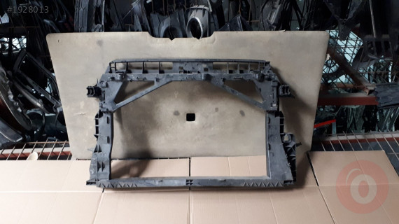 AUDİ  A3 ÖN PANEL ÇIKMA PARÇA 8y0805588a