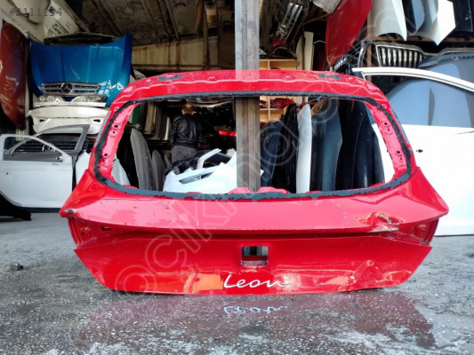 SEAT LEON BAGAJ KAPAĞI