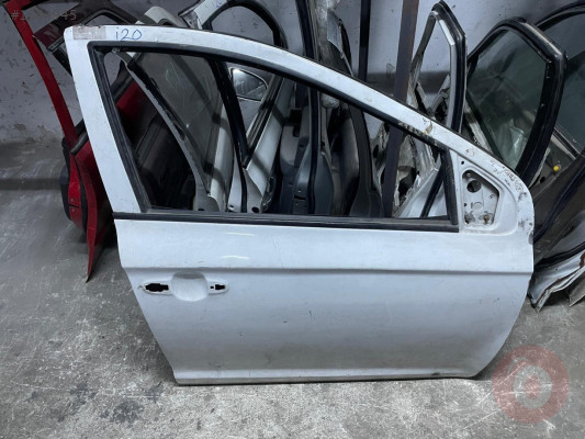 Hyundai i20 sağ ön kapi