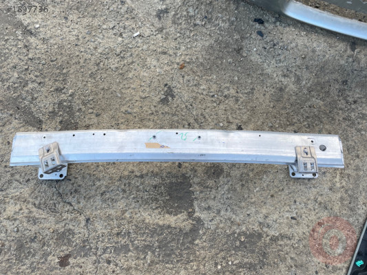 Peugoet 5008 Ön tampon demiri çıkma