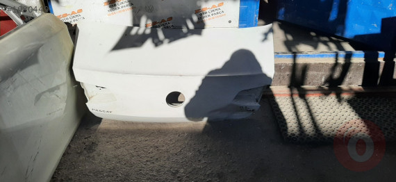 Volkswagen Passat B8 arka bagaj kapağı 2015 2022