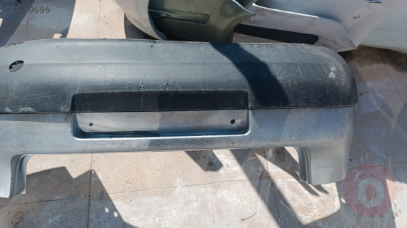 Volkswagen Golf 5 arka tampon çıkma