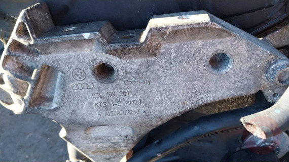 volkswagen jetta 1.6 çıkma motor kulağı oem:03L199207