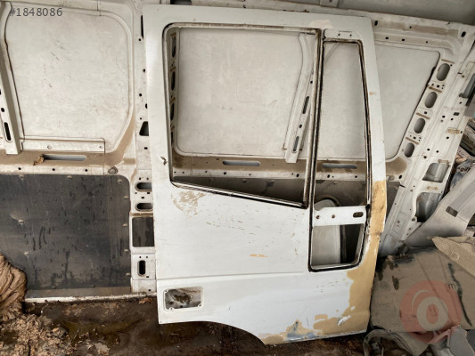 IVECO EUROTECH SAĞ ÖN KAPI ORJİNAL ÇIKMA TEMİZ