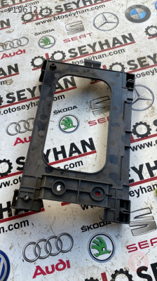 8V0907390A audi A3 2015 torpido multimedya bağlantı braketi