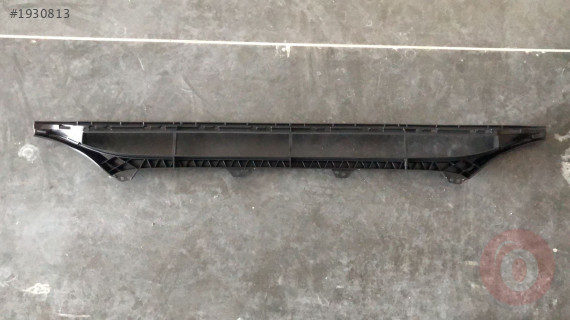 AUDİ A5 ÖN TAMPON ORTA IZGARA 8T0807647 SIFIR YANSANAYİ