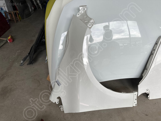 Corolla sağ ön çamurluk metalik beyaz hatasız Çıkma