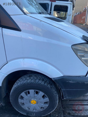 MERCEDES SPRİNTER SAĞ ÖN ÇAMURLUK ÇIKMA