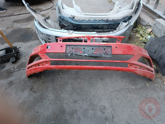 Volkswagen Polo Kırmızı yeni kasa ön tampon çıkma